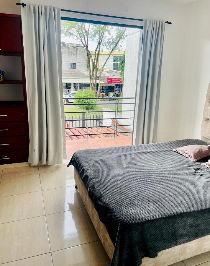 Hostal Roma Villavicencio Buitenkant foto